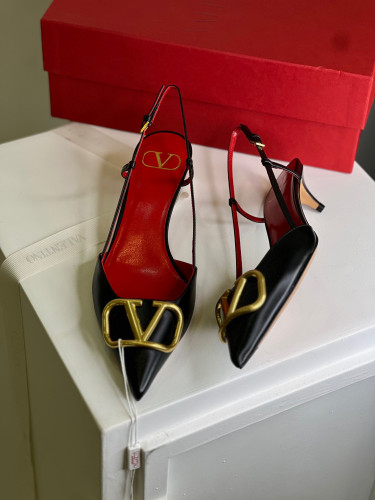 فالنتينو 39.5| SIGNATURE VLOGO REAR FLANGE PUMPS I...