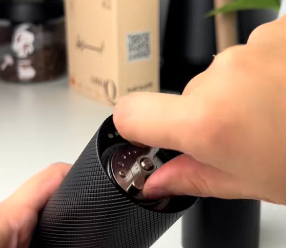 تعديل قياس الطحنة في المطحنة اليدوية