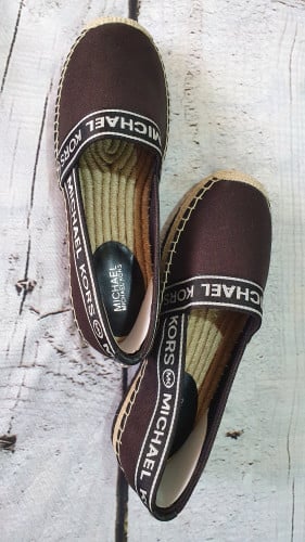 جزمة ماركة مايكل كورس