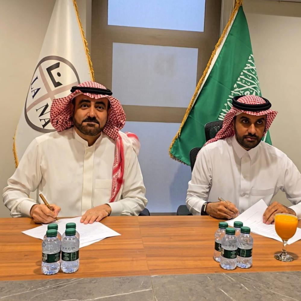 وقع سعادة الرئيس التنفيذي لشركة لانا عقد شراء مصنع كيان للبلاستيك