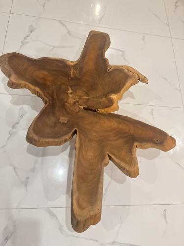 طاوله وسط ارضيه خشب تيك عشوائي قطر ٩٠ سم نزول ارتف...