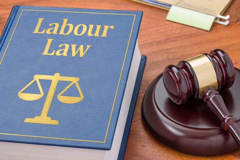 استشارات قانونية عمالية في الرياض – دليلك الكامل لفهم حقوق الموظف وصاحب العمل وفق نظام العمل السعودي