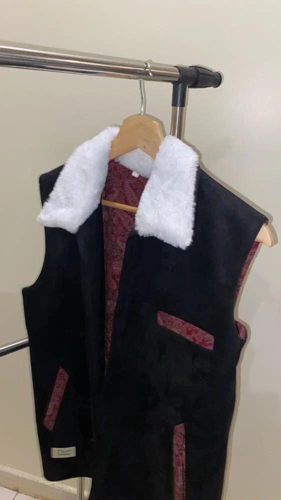 سديري رجالي جوخ اسود مع فرو ابيض