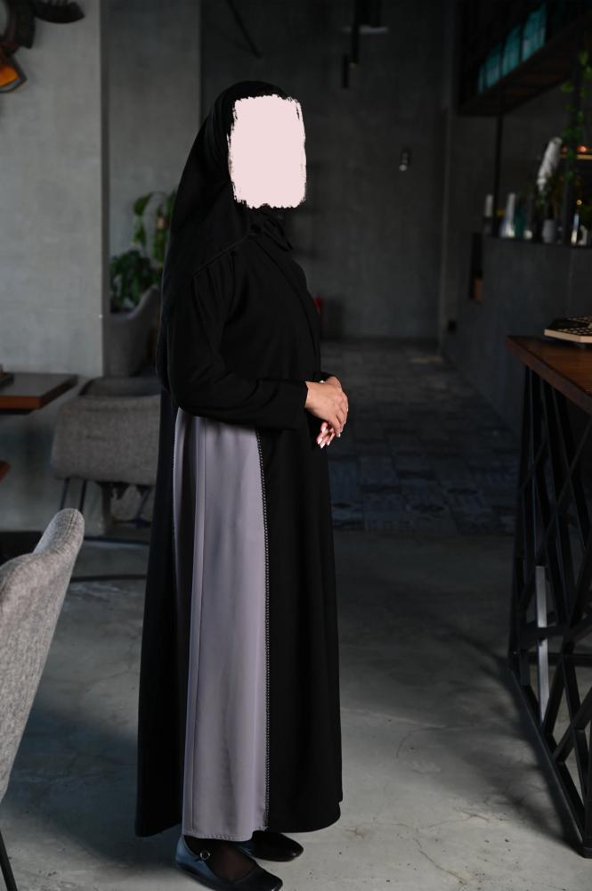 بليزر قماش كريب مع جوانب جورجيت لون رمادي