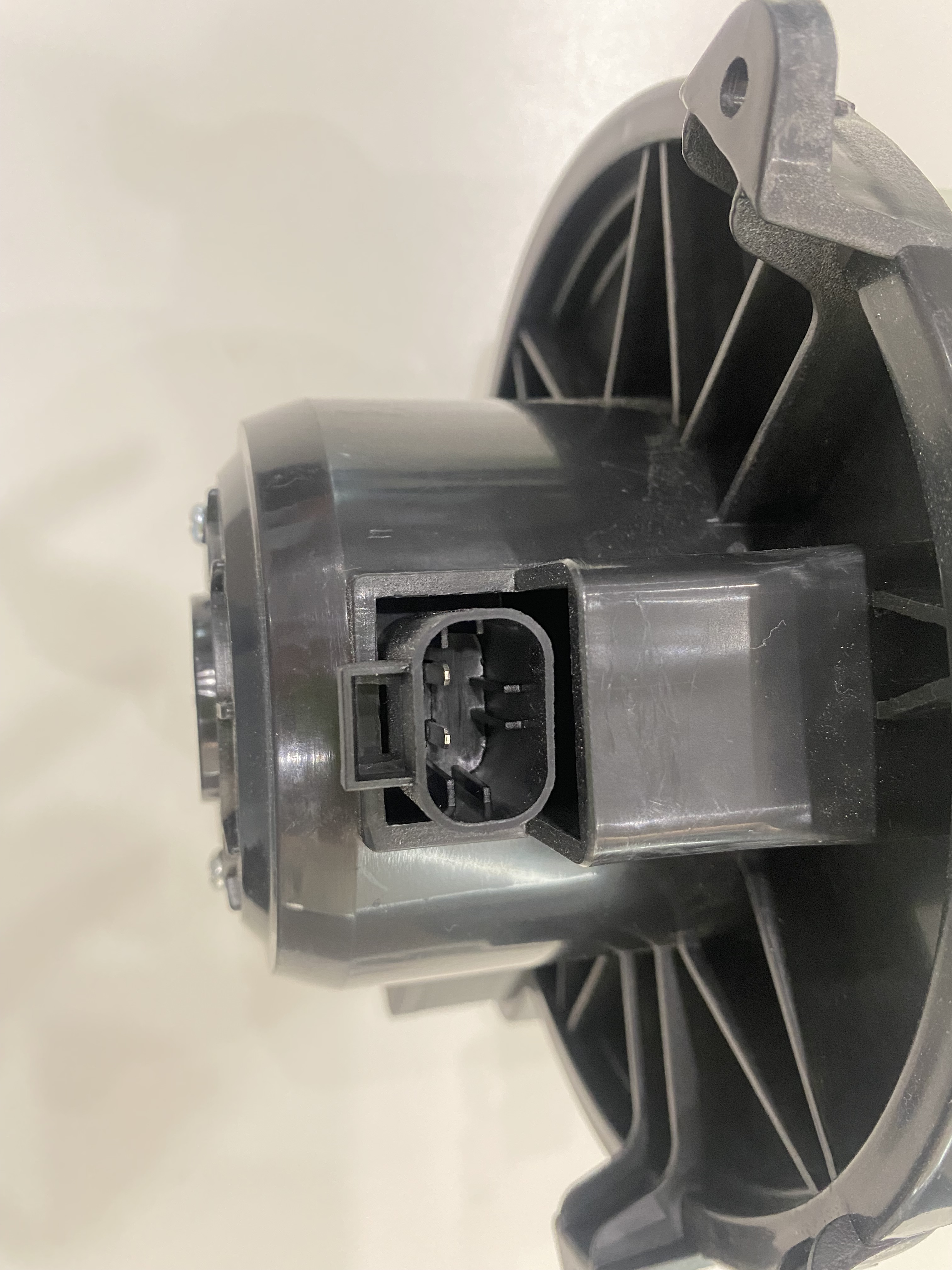 مروحة مكيف ( الطبلون ) فورد فيوجن & ميلان 2010-2012FORD FUSION 2010-2012MERCURY MILAN 2010-2011