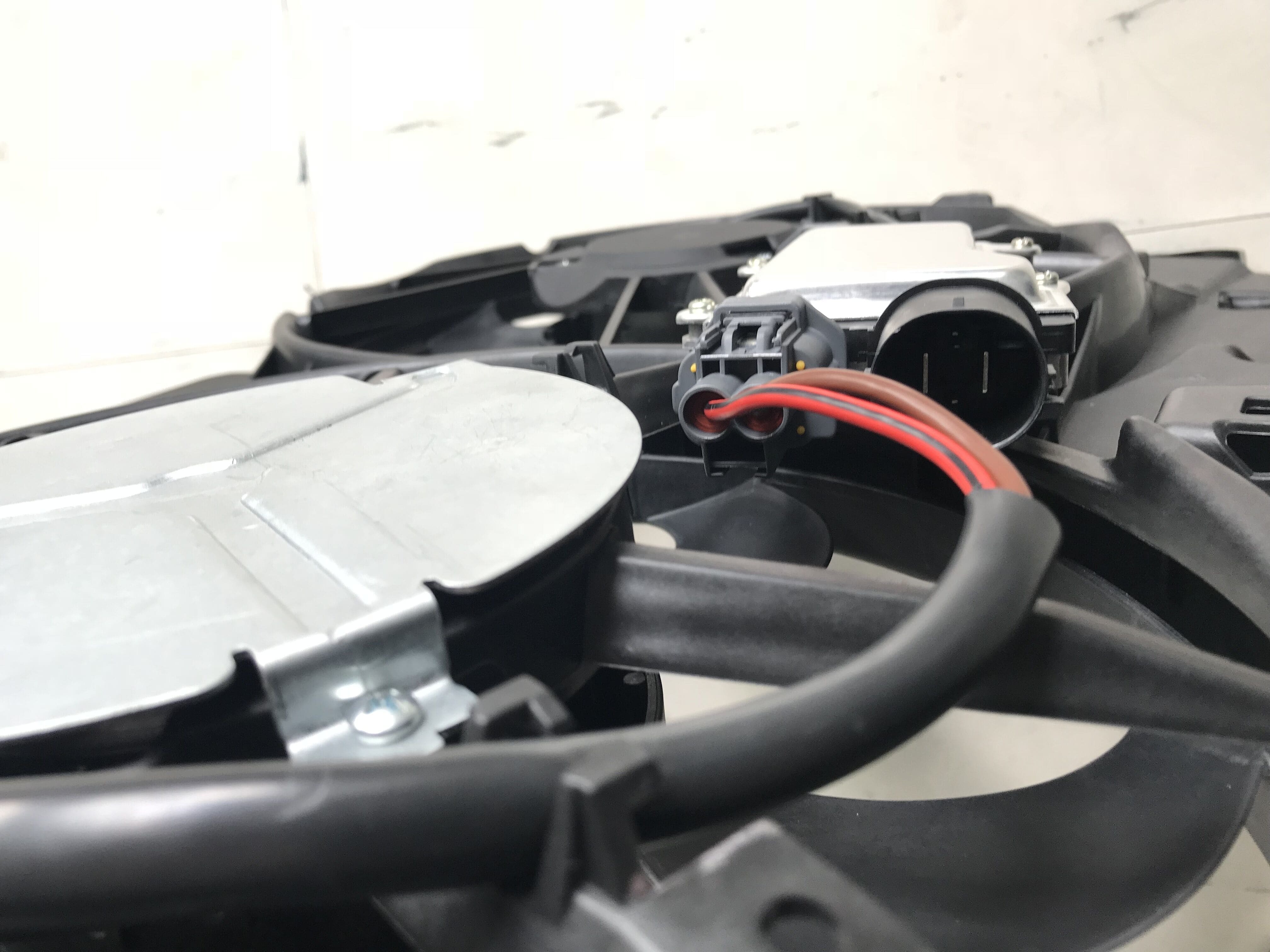 مروحة تبريد اكسبلور 2011-2012FORD EXPLORER 2011-2012 FORD FLEX 2011-2012