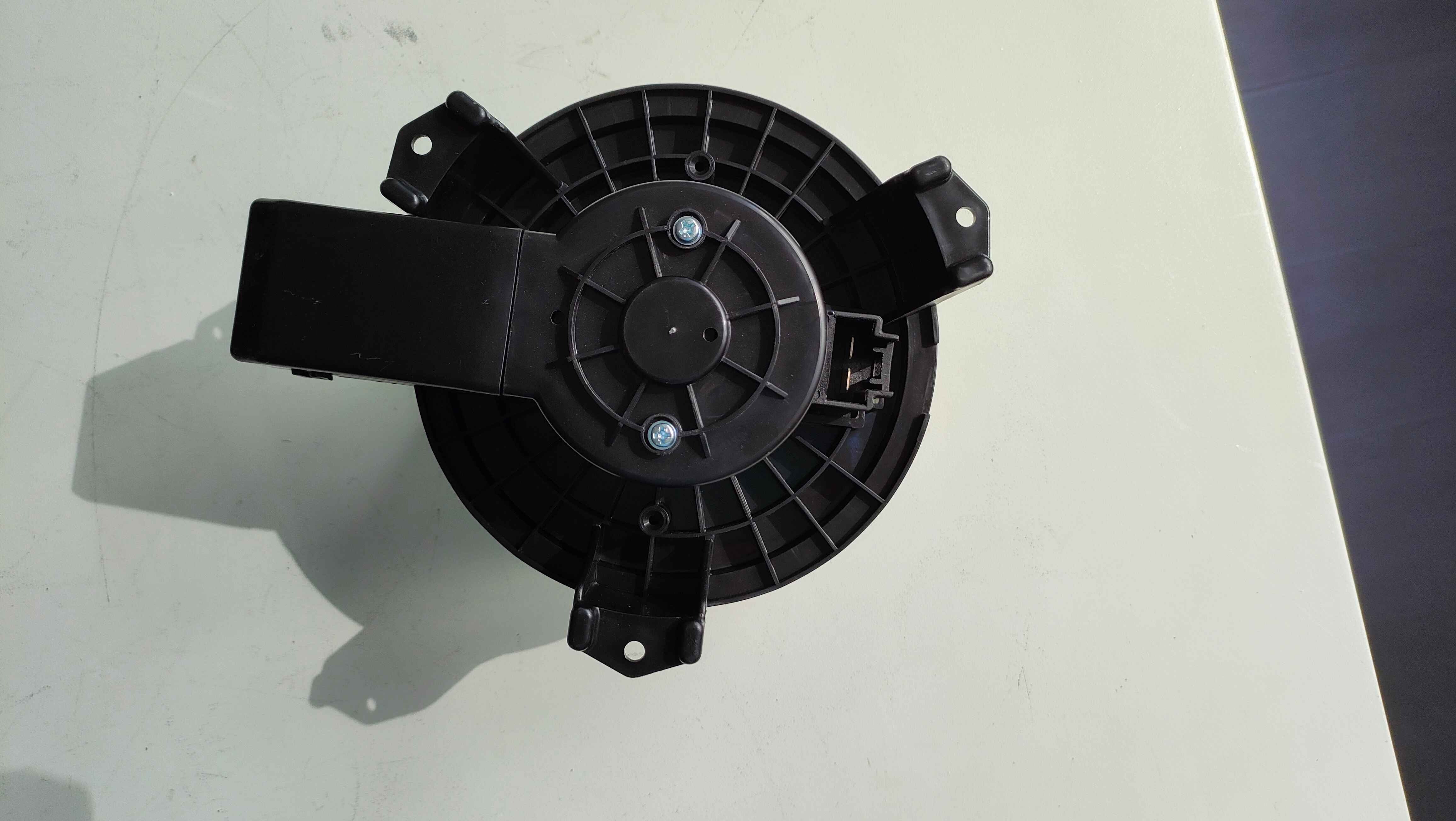 مروحة مكيف ( الطبلون )فورد اكسبلور 2011-2019FORD EXPLORER 2011-2019 FORD FLEX 2010-2019