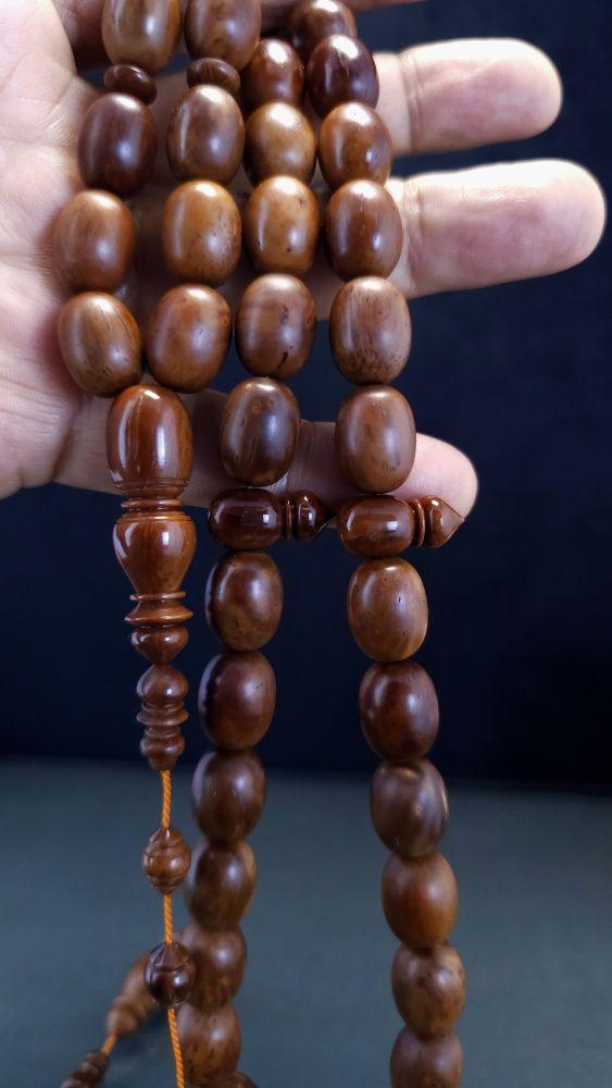 السبحة في اللغة العربية