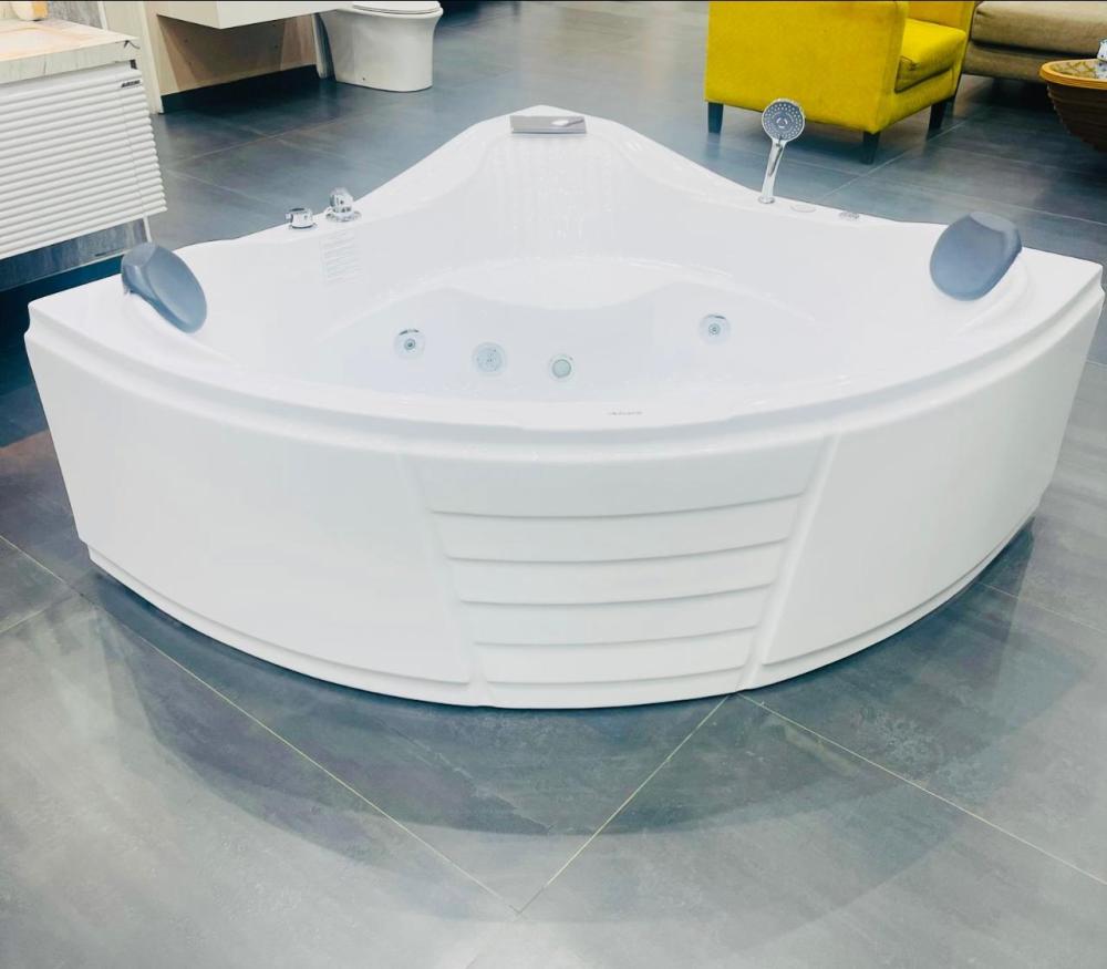 جاكوزي أكريليك أبيض عرض 150سم × طول 150سم  لشخصين بتصميم عصري مع مسند ودش