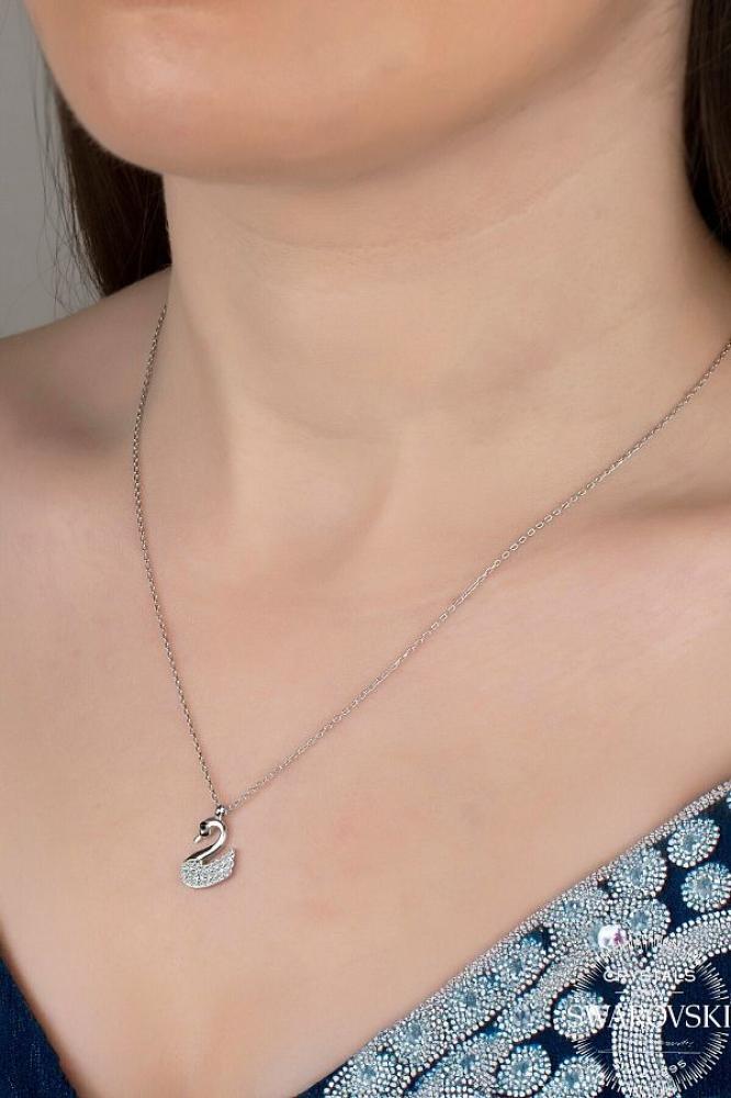 قلادة نسائية على شكل بجعة