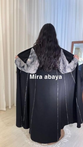 عباية روز بأكمام ملونه