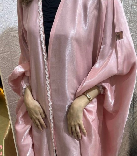 عباية بشت وردي مع شك