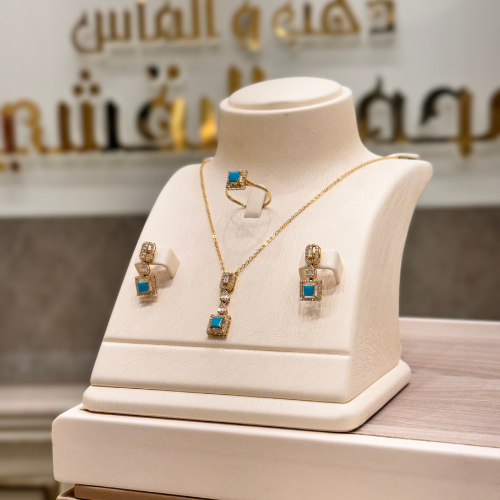 نص طقم عيار 18