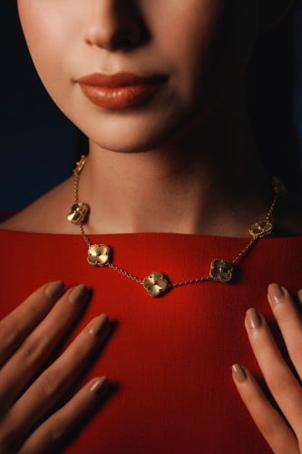 عقد تصميم عالمي عيار 18