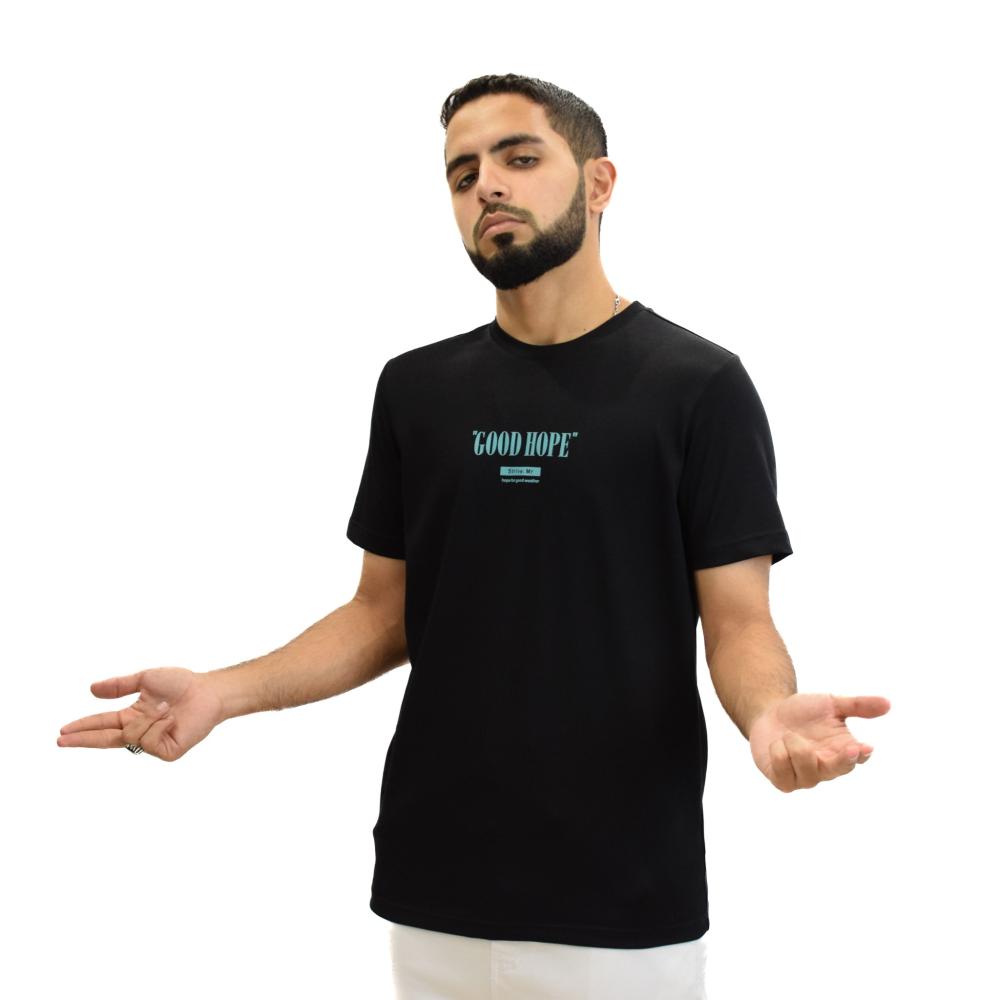 أسود