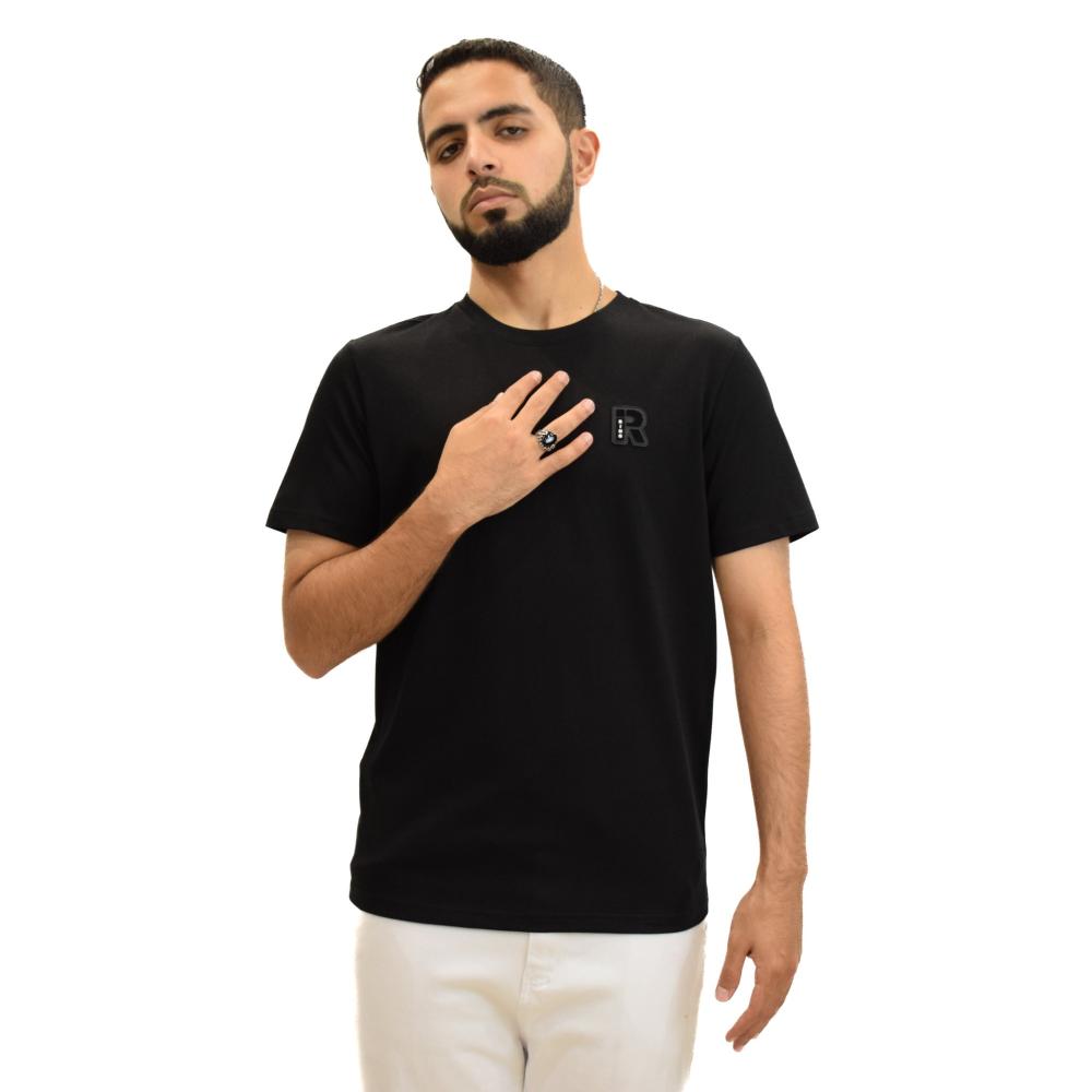 أسود