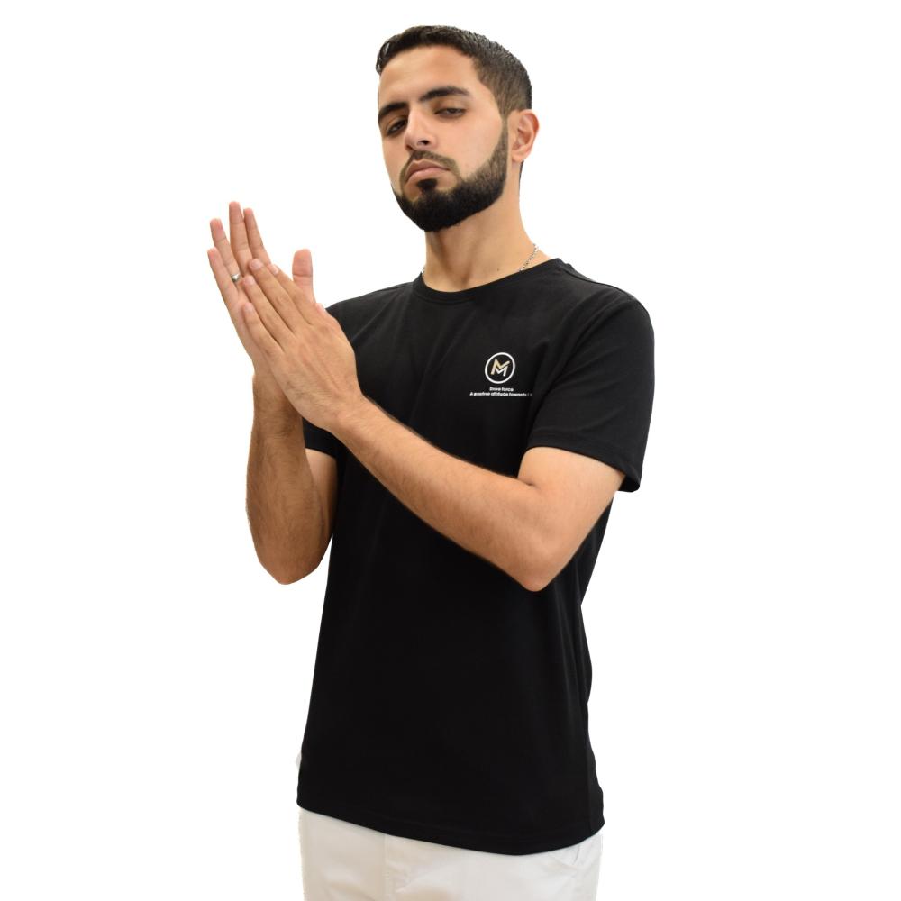 أسود