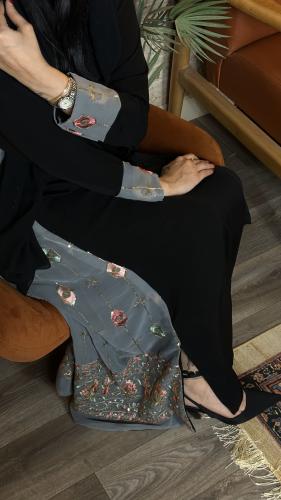 عباية أنيقه نواعم بلس بتدخيل شيفون مطرز