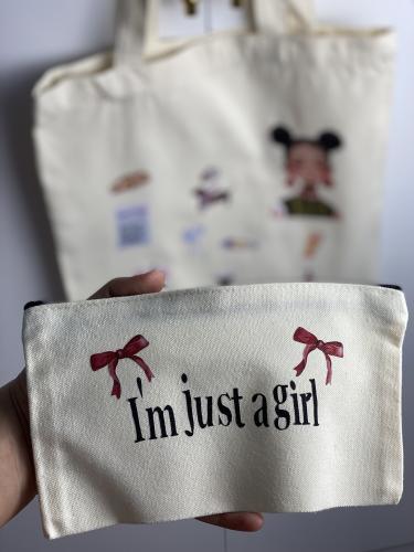 محفظة بطباعة تصميم لطيف لعبارة I’m just a girl | م...