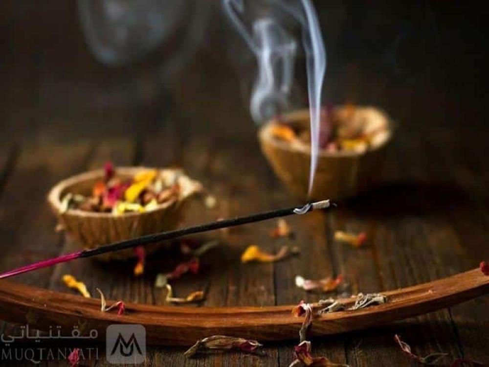 البخور : أنواع، تاريخه، دواعي استعماله