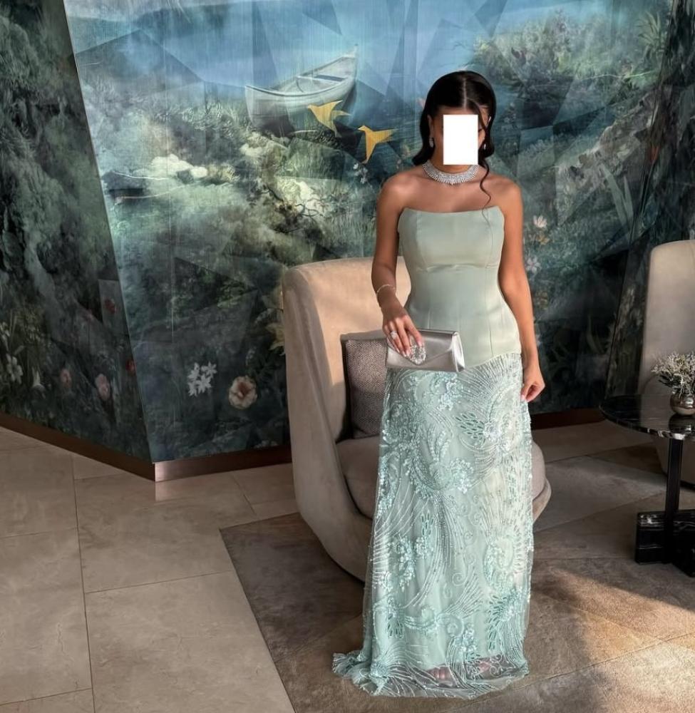 فستان باربي  انيق بلونه الفيروزي قماش باربي مع كلفة مطرزه مكس توب