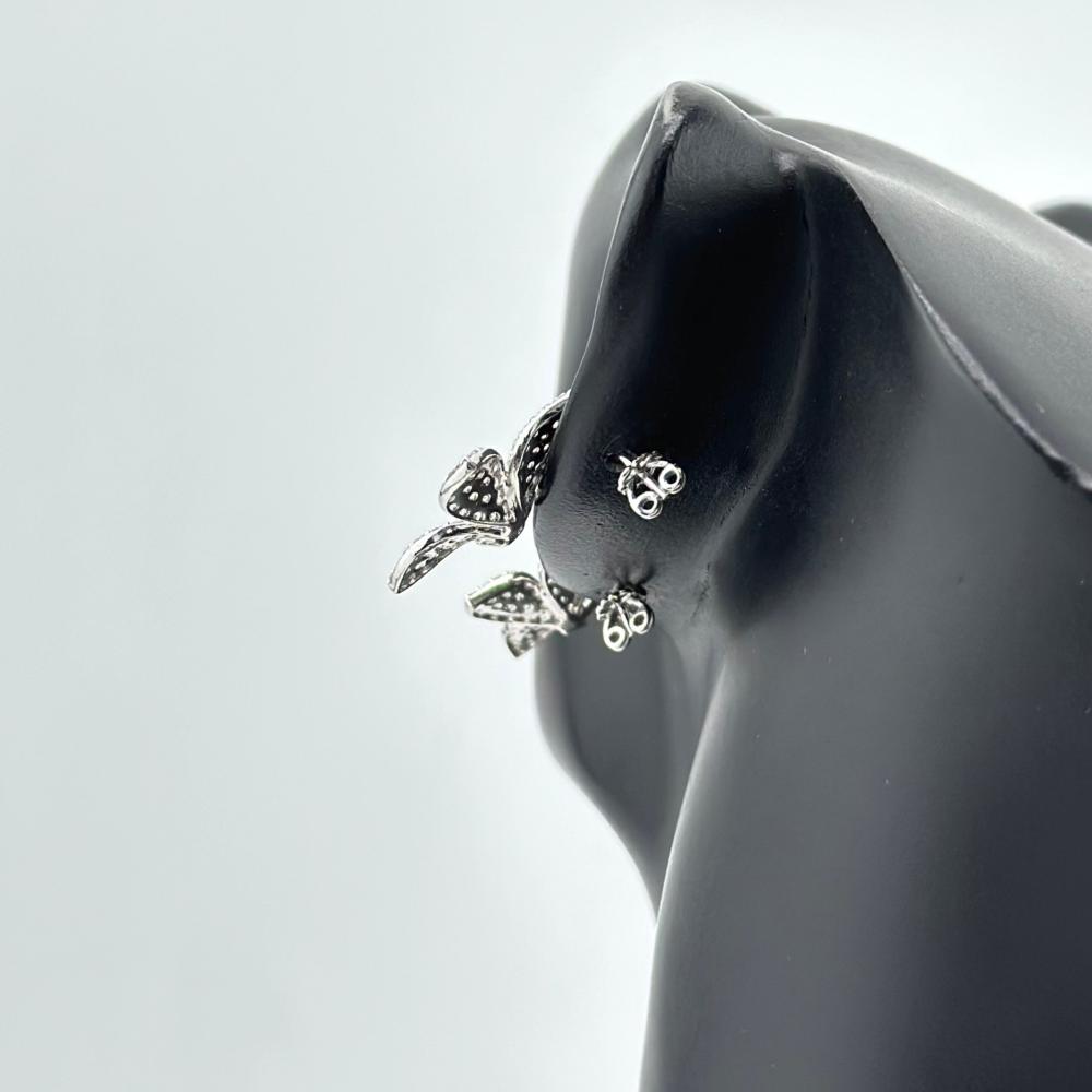 حلق ذهب أبيض  عيار 18 من مجوهرات الشلوي