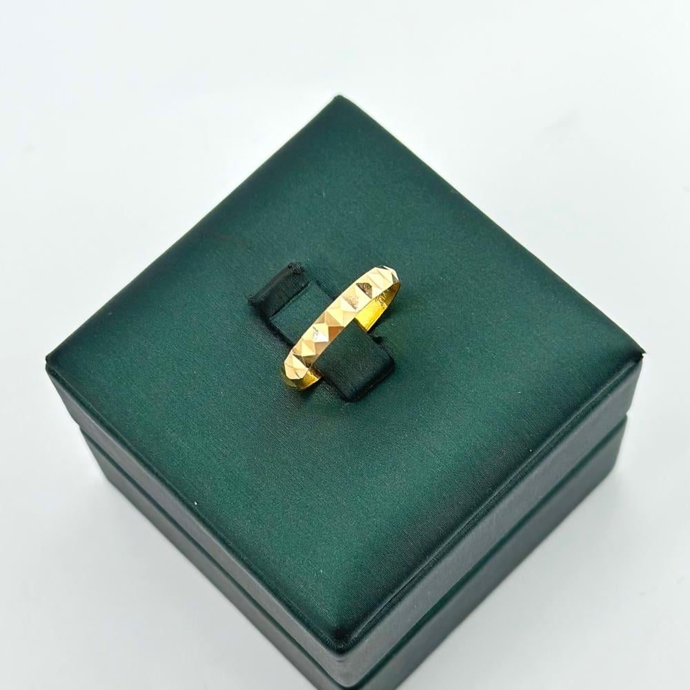 دبلة ذهب عيار 21 من مجوهرات الشلوي