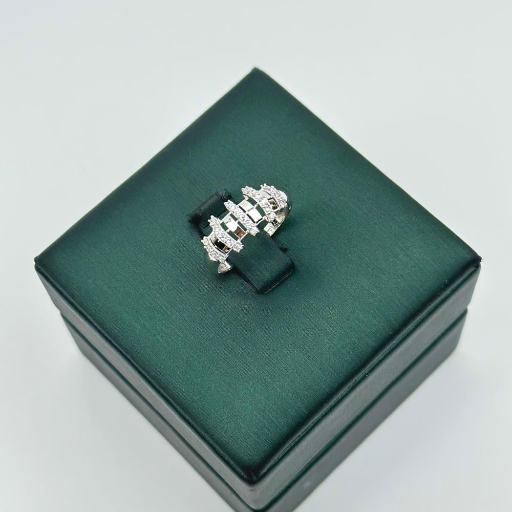 خاتم ذهب ابيض تصميم ألماس عيار18 من مجوهرات الشلوي