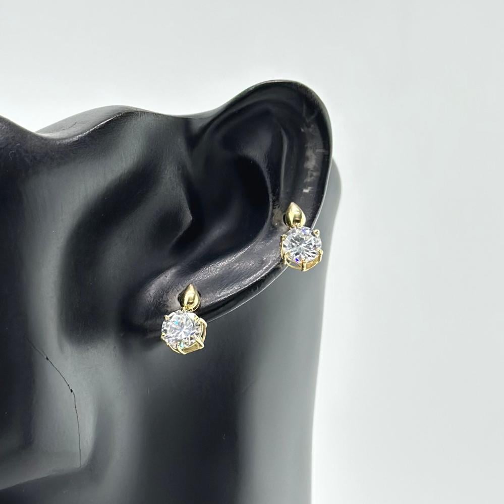 حلق ذهب اصفر سوليتير تصميم الماس عيار 18 من مجوهرات الشلوي