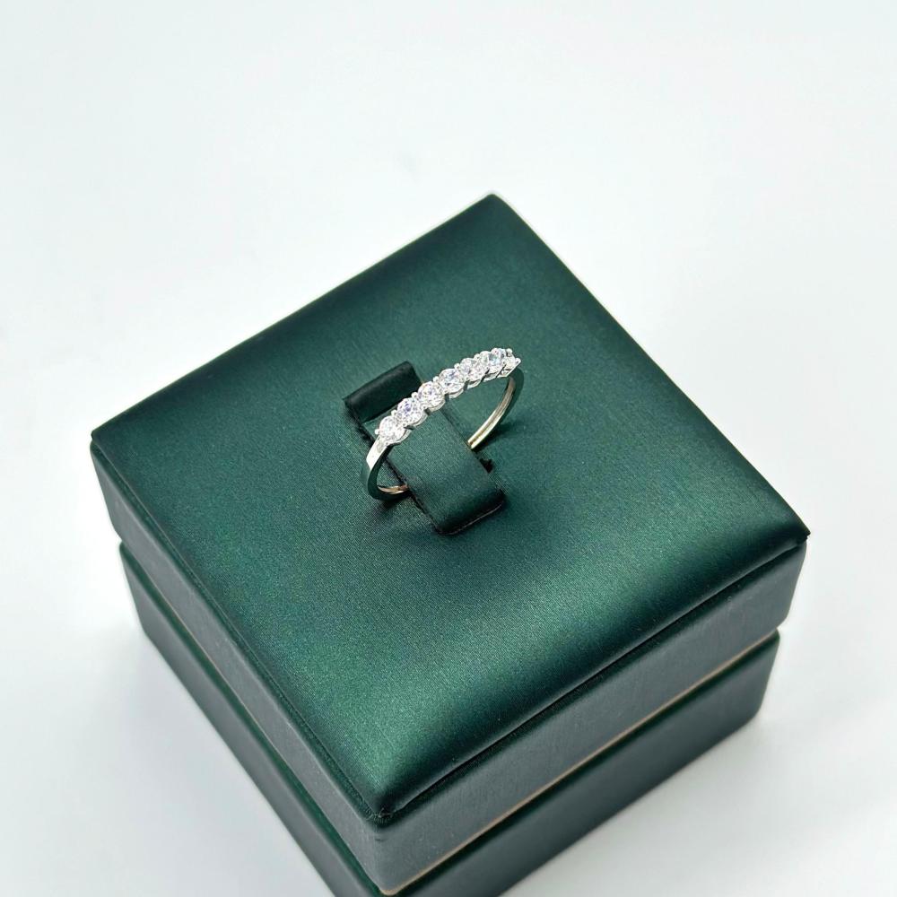 خاتم ذهب ابيض تصميم الماس عيار 18 من مجوهرات الشلوي