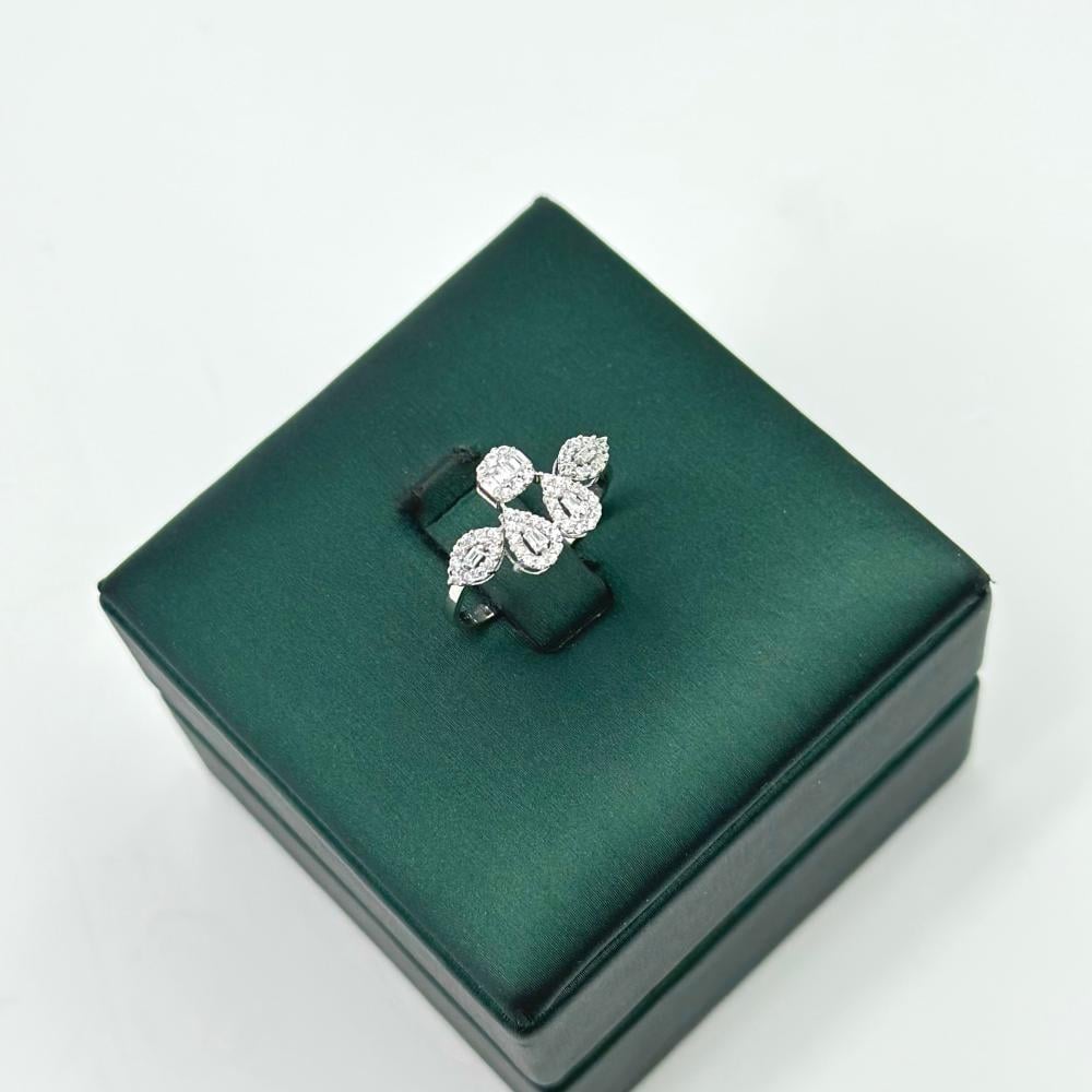 خاتم ذهب أبيض عيار 18 من مجوهرات الشلوي