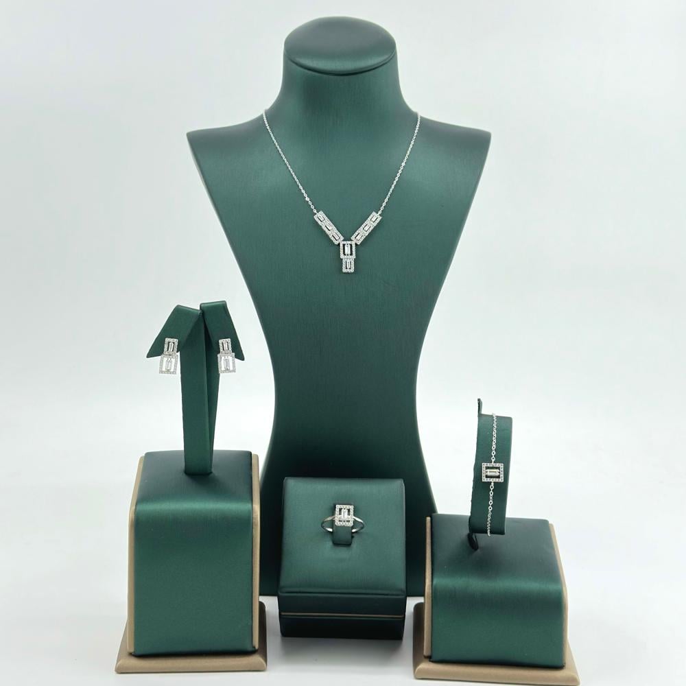 طقم ذهب ابيض تصميم الماس عيار 18 من مجوهرات الشلوي