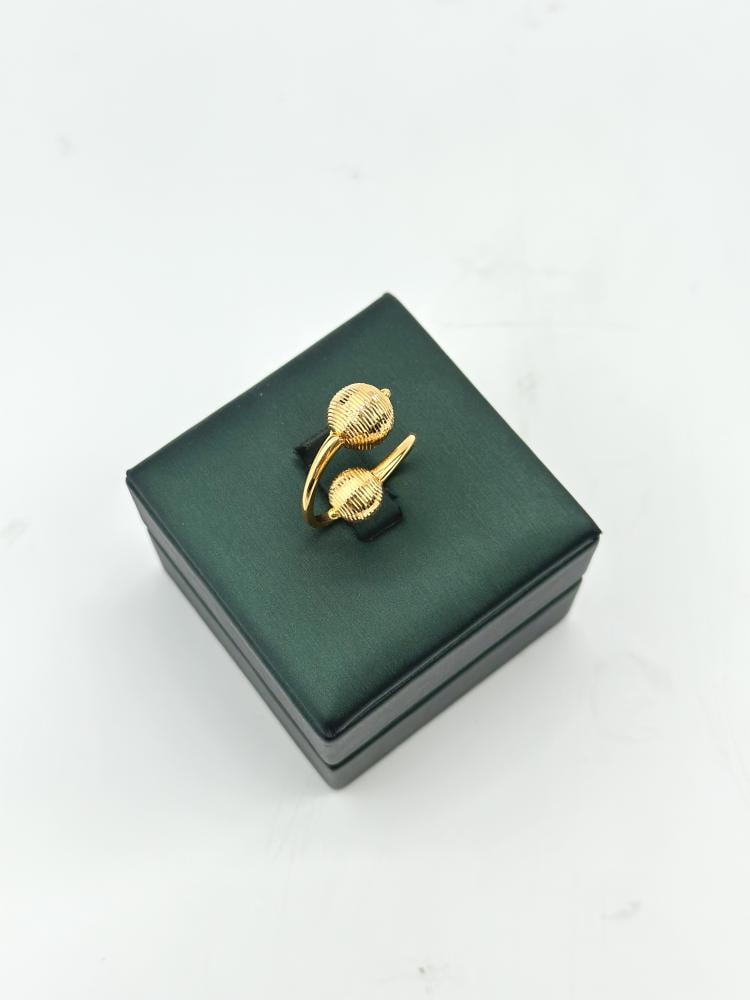 طقم ذهب ناعم عيار 21 بتصميم كرات الليزر اللامعة لأطلالة راقية وفريدة