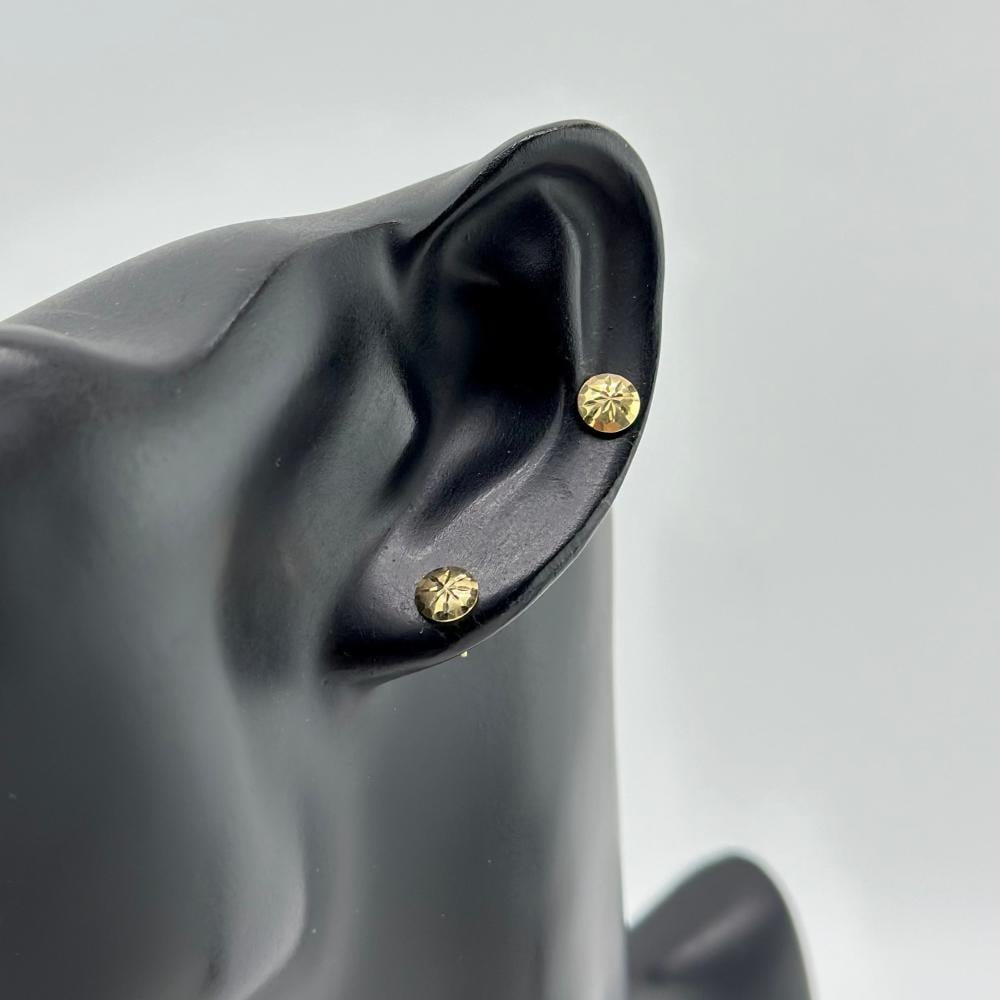 حلق اطفال ذهب اصفر عيار 18 من مجوهرات الشلوي