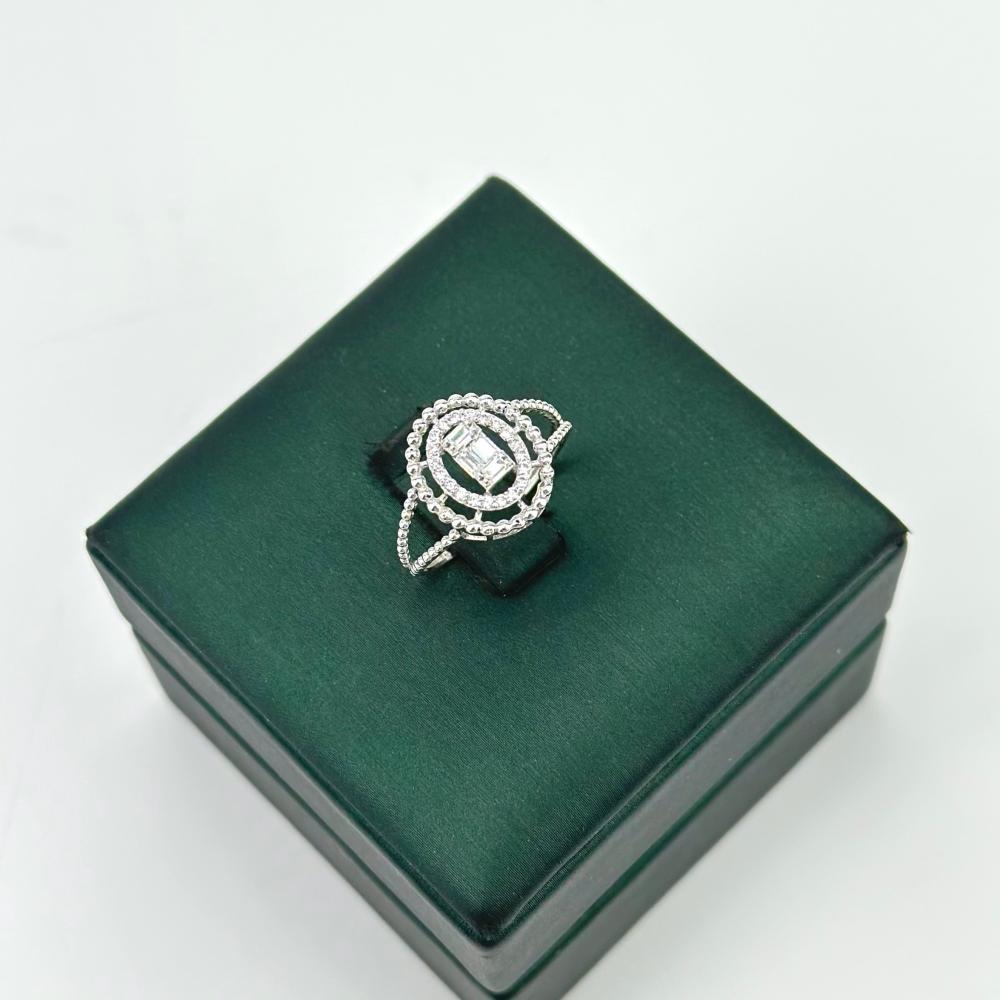 خاتم ذهب أبيض عيار 18 من مجوهرات الشلوي