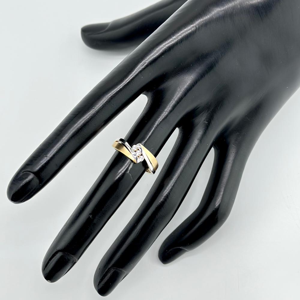 خاتم ذهب أصفر عيار 18 من مجوهرات الشلوي