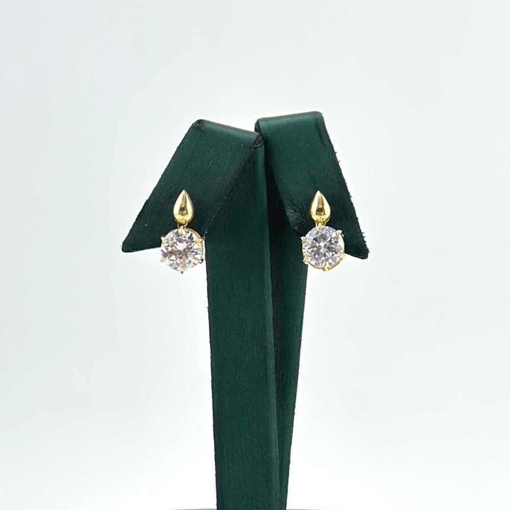 حلق ذهب اصفر سوليتير تصميم الماس عيار 18 من مجوهرات الشلوي