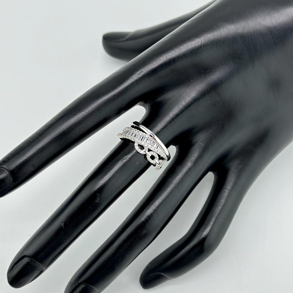 خاتم ذهب ابيض تصميم الماس عيار 18 من مجوهرات الشلوي