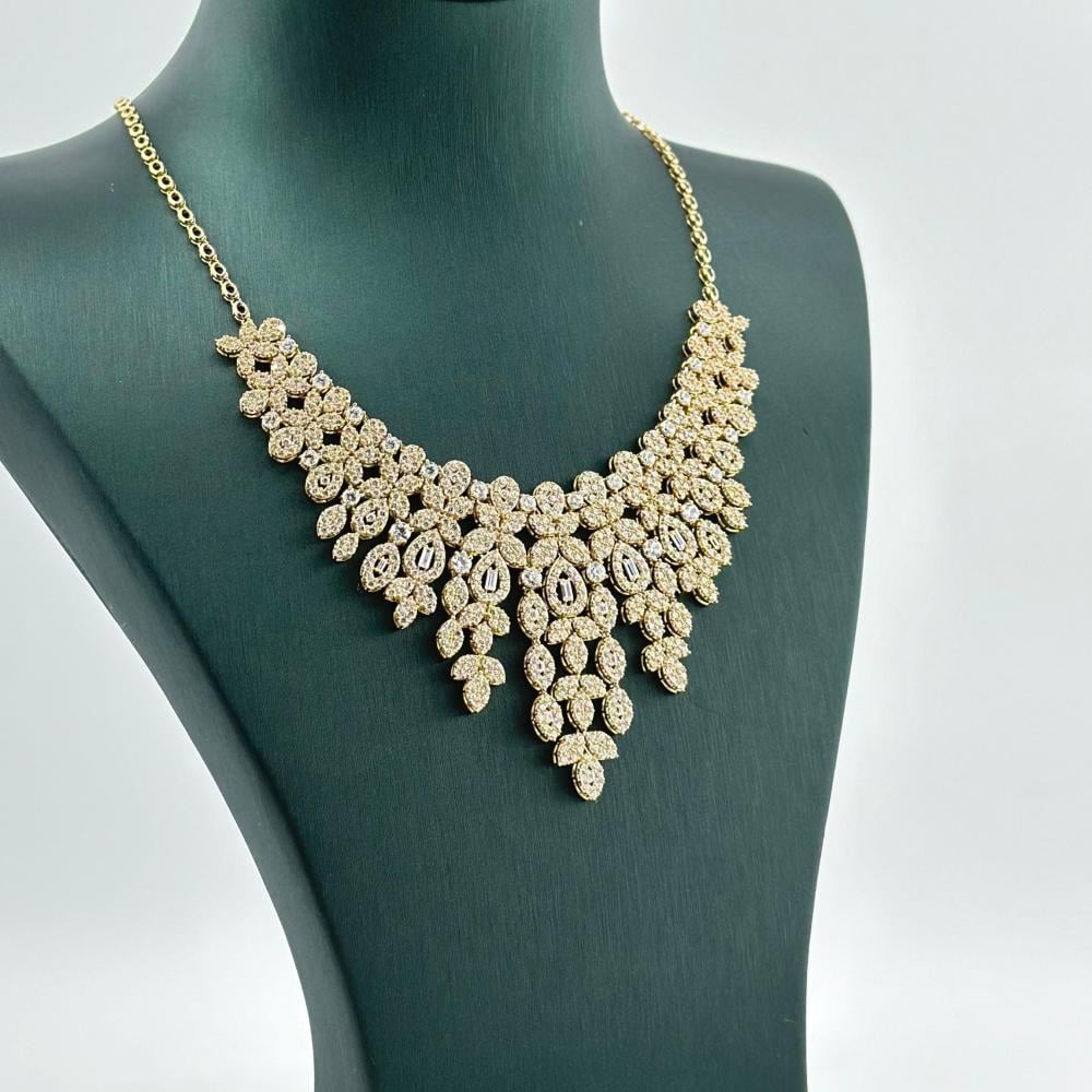 عقد ذهب اصفر ضمن طقم ذهب فخم وانيق بتصميم الماس