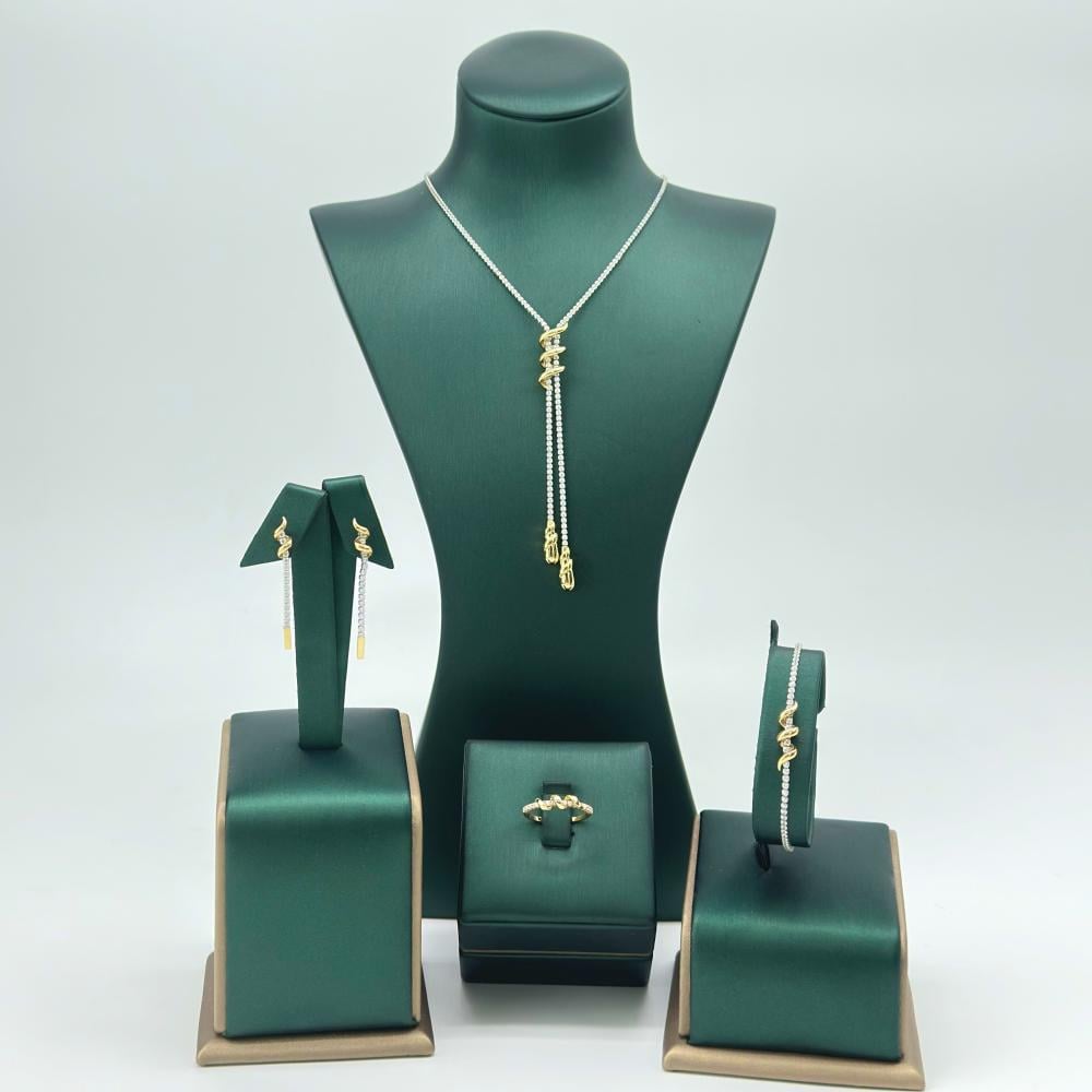 طقم تنس ذهب ابيض تصميم الماس عيار 18 من مجوهرات الشلوي