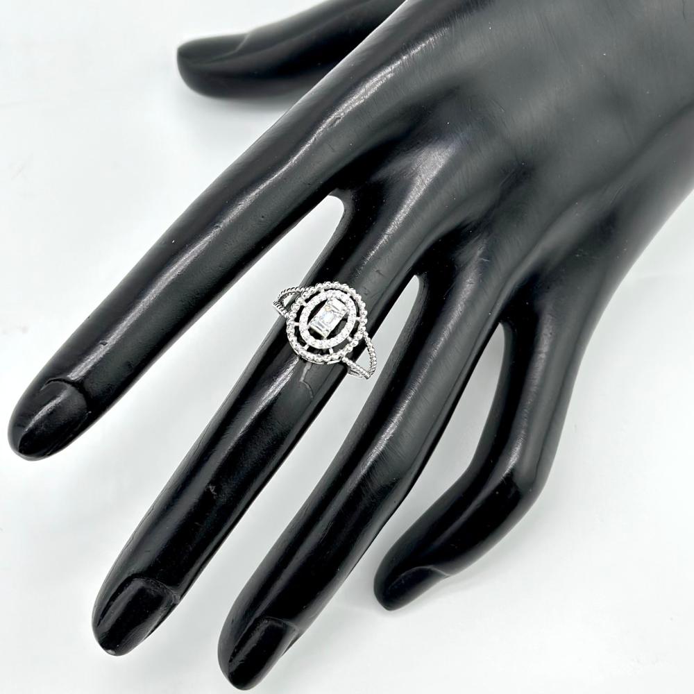 خاتم ذهب أبيض عيار 18 من مجوهرات الشلوي