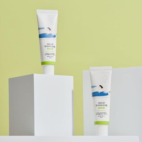 واقي الشمس المرطب الخفيف من راوندلاب  ROUND LAB  Moisture Mild-Up Sunscreen 50ml