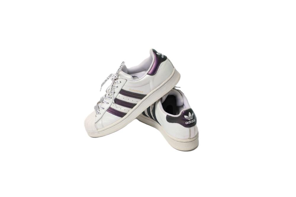 حذاء رياضي adidas