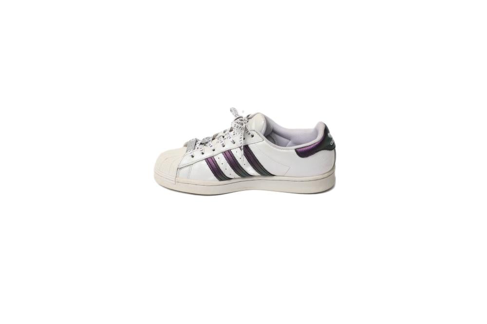 حذاء رياضي adidas