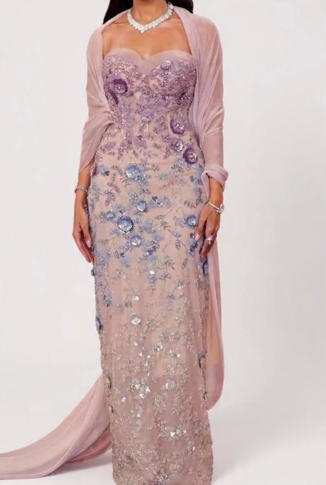 فستان سهرة مطرز فاخر باللون البنفسجي لمناسبات السعودية 2026