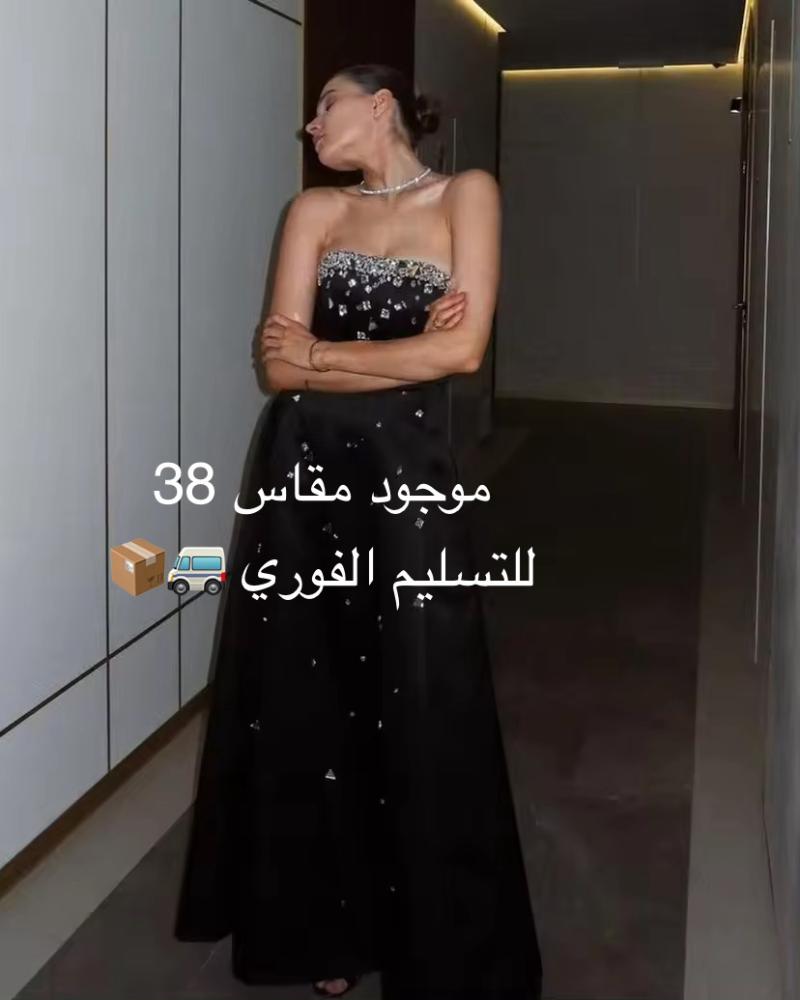 فستان سهرة  تفصيل كلاسيك وأنيق جداً من الكريب الفرنسي الأسود المرصع بالكريستالات