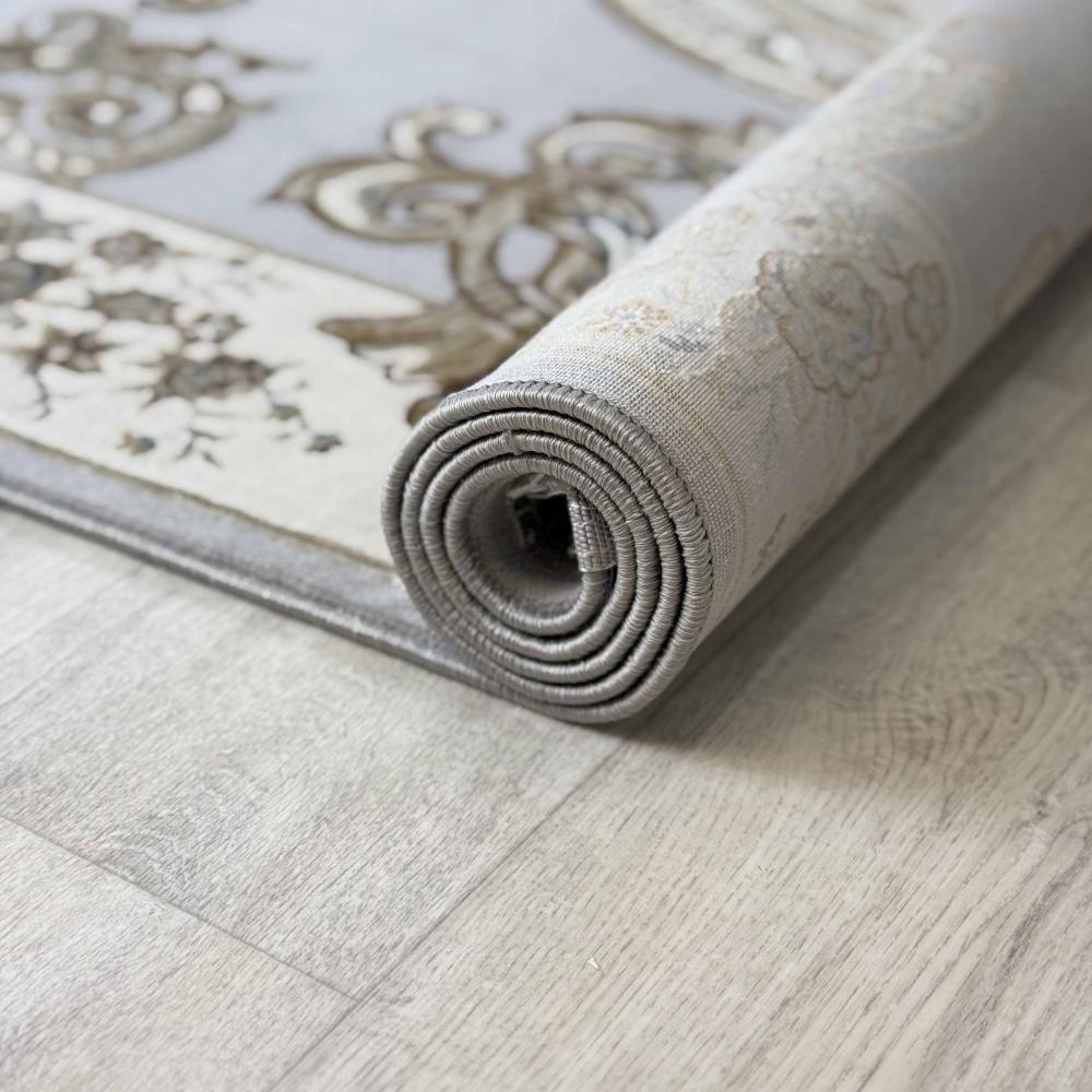 نقش إيراني رمادي وترمزي