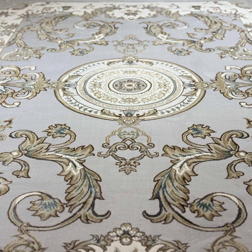 نقش إيراني رمادي وترمزي