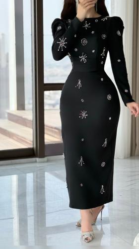 طقم اسود تطريز لول ميدي