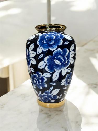 فازة سيراميك مزخرفة بورود زرقاء